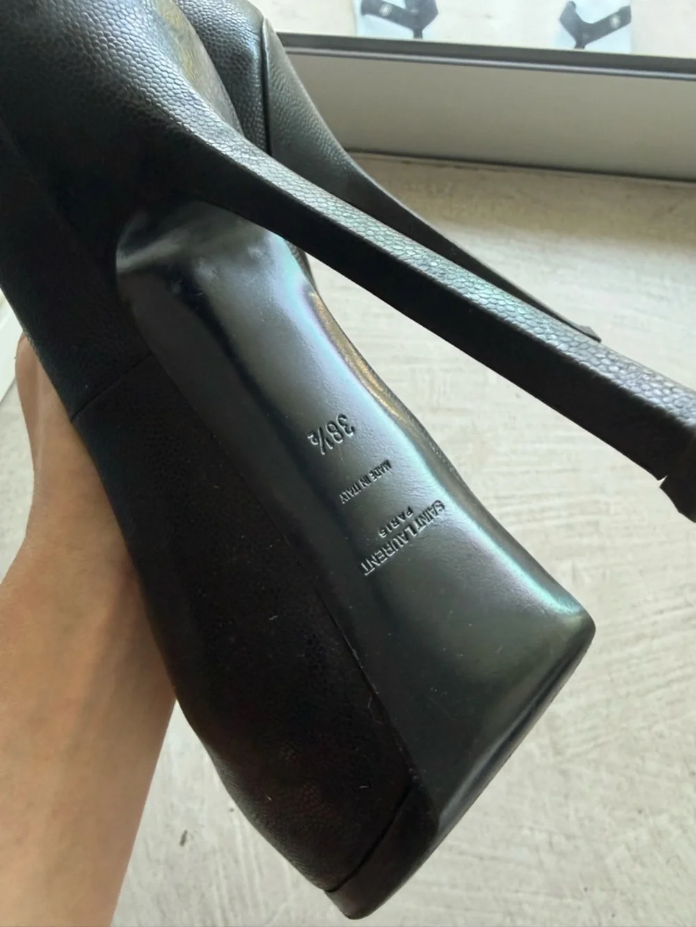 Saint Laurent Black Leather Tribute Pump - Picture 6 of 6
